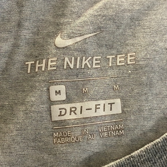 🎉4 for $20 Nike Dri-FIT Graphic Training Top, Medium - Picture 5 of 6